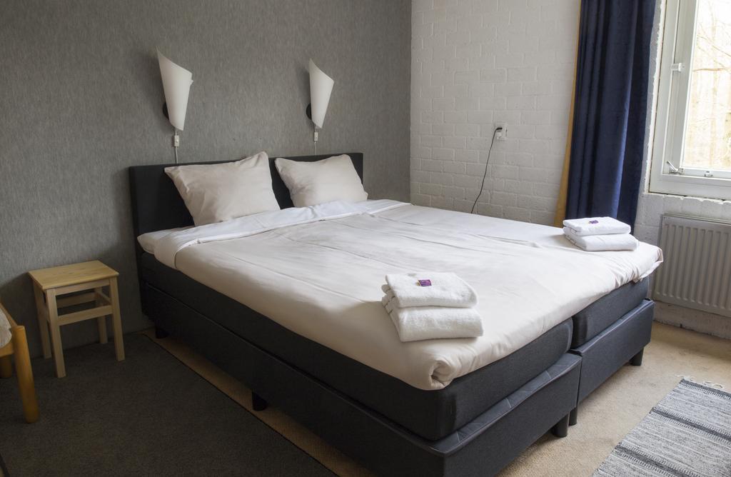 Hotel Restaurant 'De Oorsprong' Sint Nicolaasga Bagian luar foto