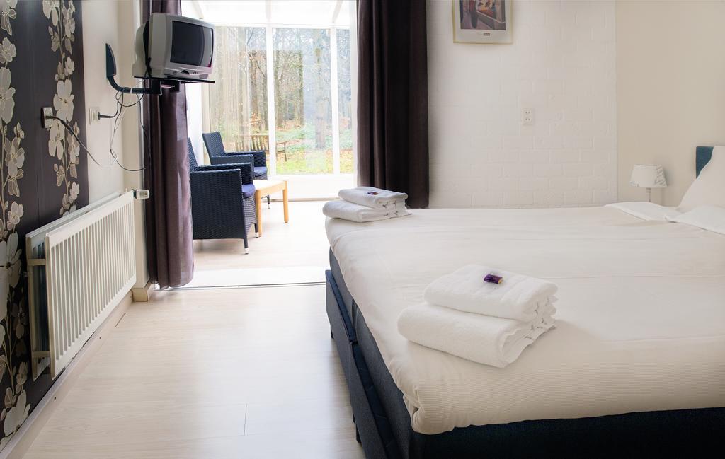 Hotel Restaurant 'De Oorsprong' Sint Nicolaasga Bagian luar foto