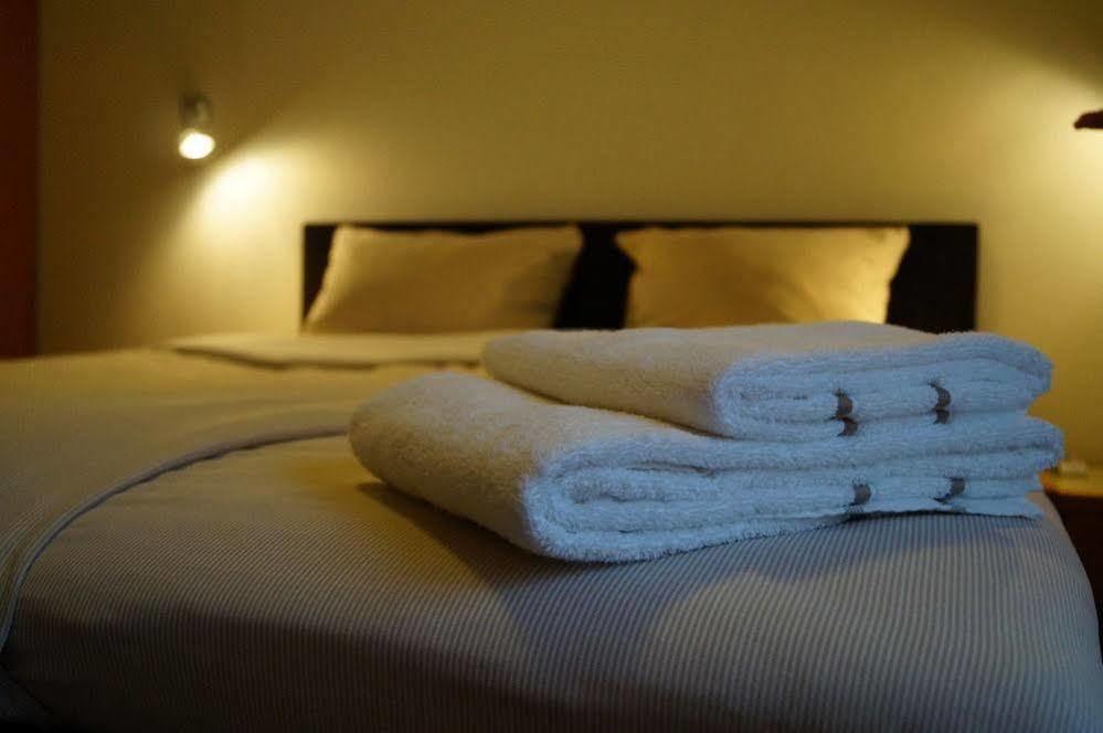 Hotel Restaurant 'De Oorsprong' Sint Nicolaasga Bagian luar foto