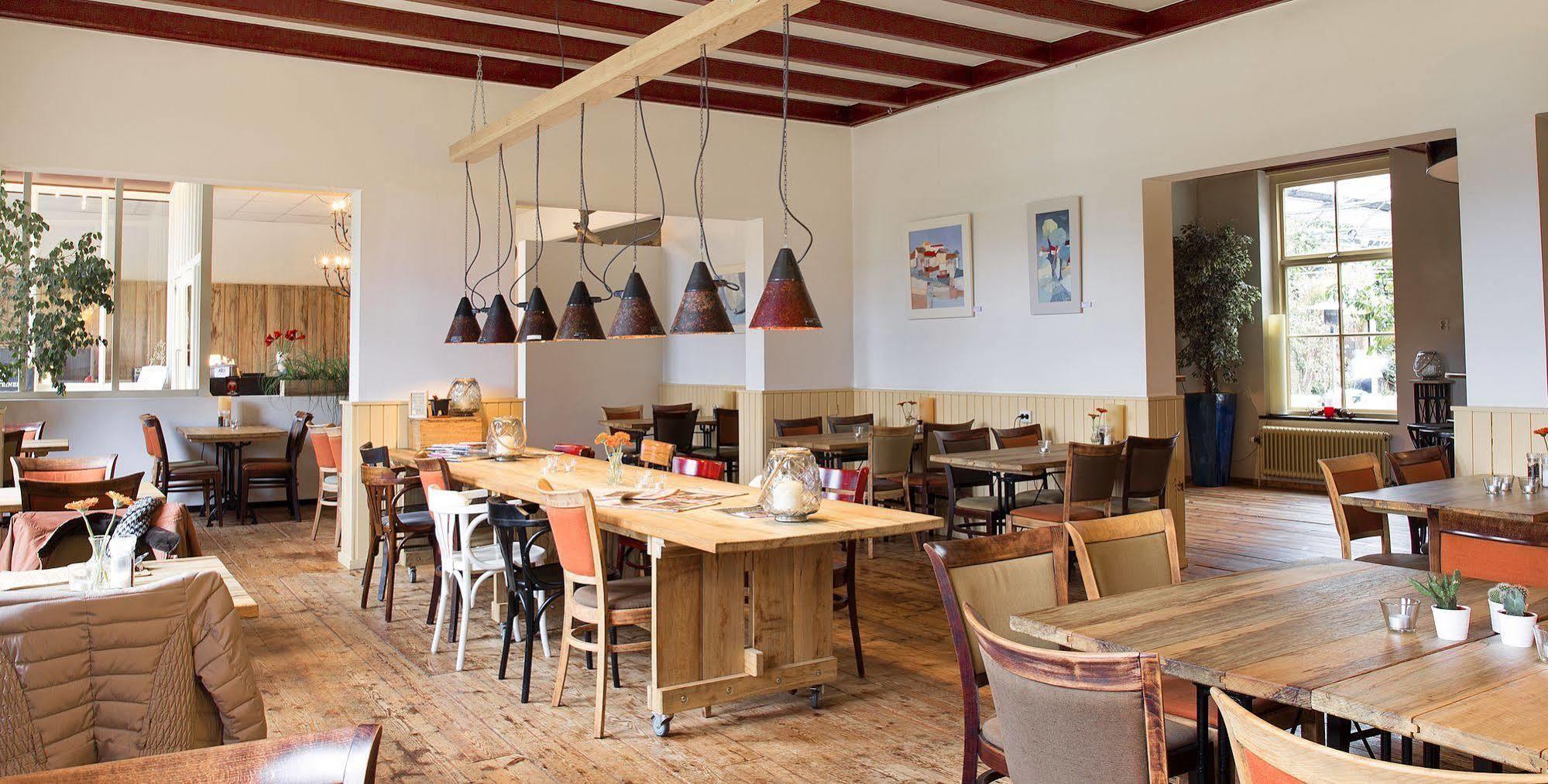 Hotel Restaurant 'De Oorsprong' Sint Nicolaasga Bagian luar foto