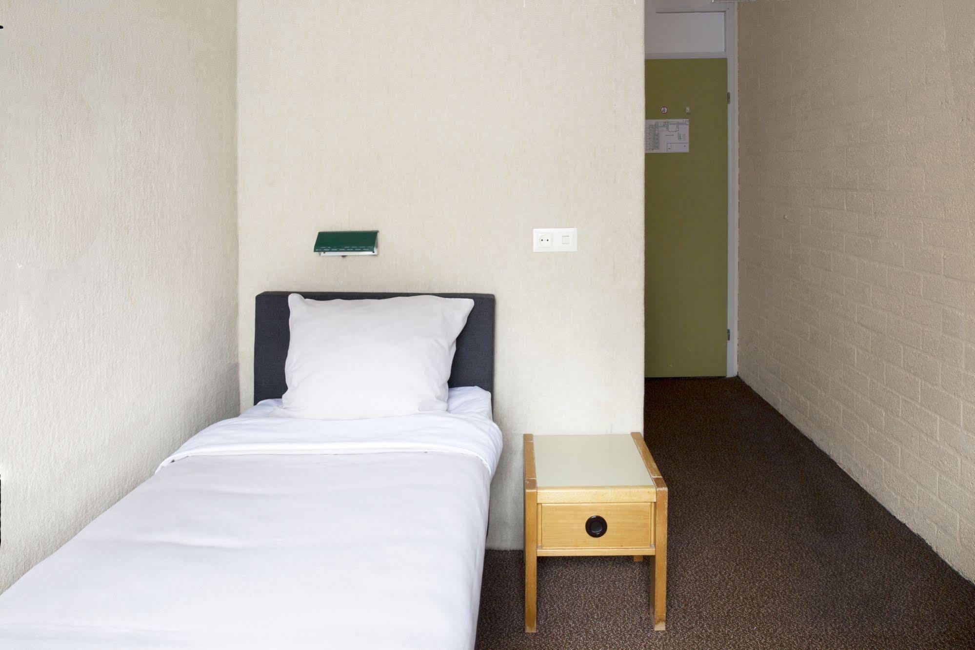 Hotel Restaurant 'De Oorsprong' Sint Nicolaasga Bagian luar foto